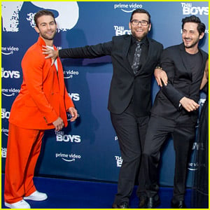 Antony Starr Jokingly Pushes Chace Crawford Out of Cast Photo at 'The Boys' Paris Premiere