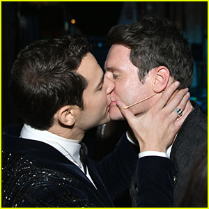 Jonathan Groff & Skylar Astin Shared a Backstage Kiss at the Tonys! (Photos)