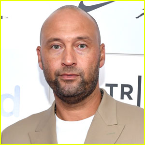 Derek Jeter Gets His Nail Painted by His Daughters in Rare Photo with His Three Kids