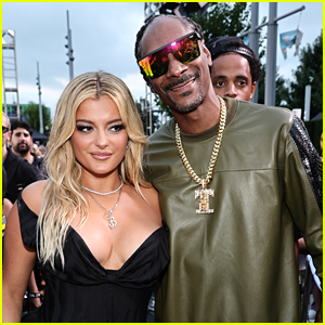 Snoop Dogg Hits MTV VMAs Red Carpet Ahead of Epic Performance With Eminem!