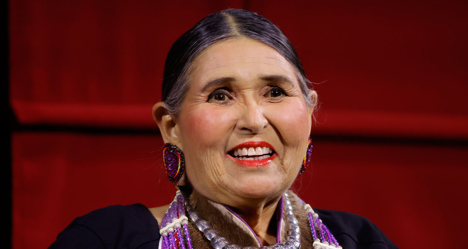 Sacheen Littlefeather Formally Accepts Apology from The Academy Over(02)