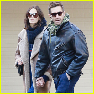 Jake Gyllenhaal & Girlfriend Jeanne Cadieu Hold Hands on Romantic Walk Around NYC