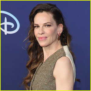 Hilary Swank Cradles Her Baby Bump In New Christmas Photo - See It Here!