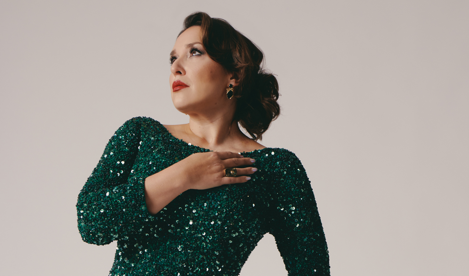 Broadway Star Jessica Vosk Emulates Judy Garland in New Photo Shoot Ahead of Carnegie Hall Concert Celebrating the Iconic Singer (Exclusive)