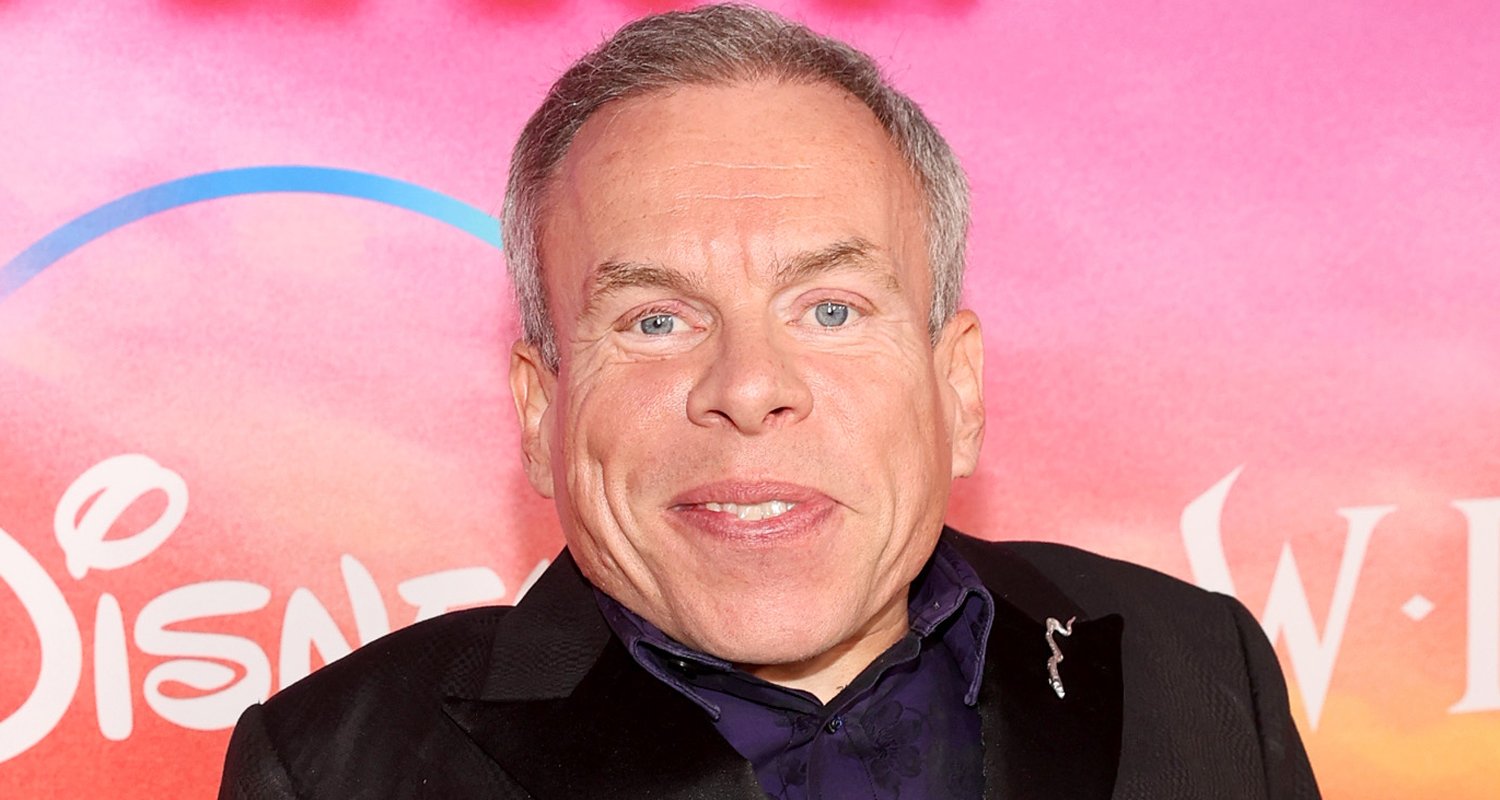 Warwick Davis Reflects on Grieving the Deaths of His First Two Children(02)