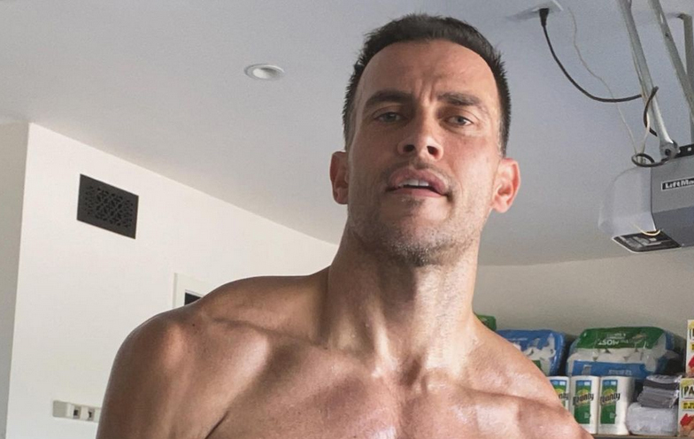 Cheyenne Jackson Looks Hotter Than Ever, Shares Sexy Shirtless Photo to