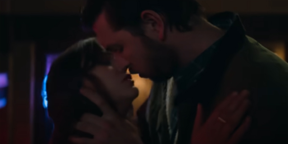 Emilia Jones Gets Stalked By Nicholas Braun in ‘Cat Person’ Trailer – Watch