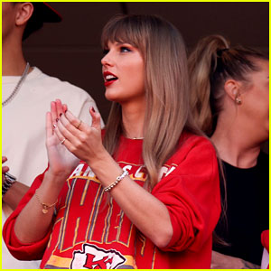 Lipreading Taylor Swift Fans Decipher What She Said During One of