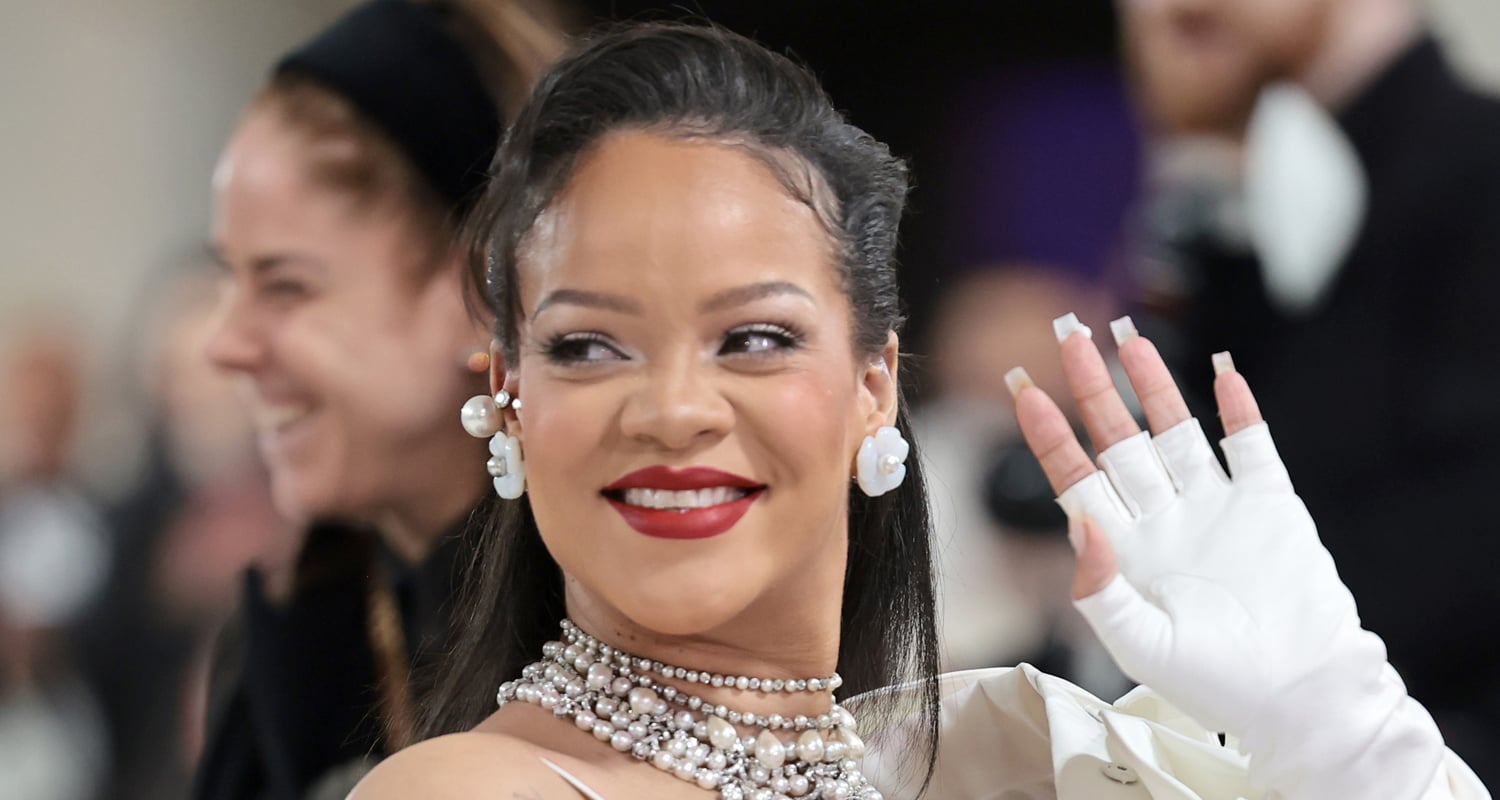 Rihanna Candidly Jokes About the One Thing She's Not Good At, Yet | Rihanna | Just Jared: Celebrity Gossip and Breaking Entertainment News - Vimarsana News