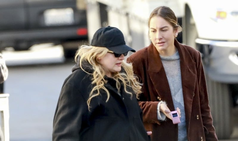 Elisabeth Moss Spotted on 'Shell' Movie Set with Este Haim | Elisabeth Moss, Este Haim | Just Jared: Celebrity Gossip and Breaking Entertainment News - Vimarsana News