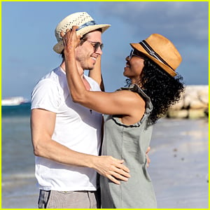 Look Inside Chilli & Matthew Lawrence's Romantic Beach Vacation with These Photos!
