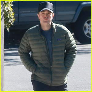 Robert Pattinson Spends His Afternoon Running Errands in L.A.