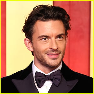 Jonathan Bailey In Talks For Lead Role In New 'Jurassic World' Movie
