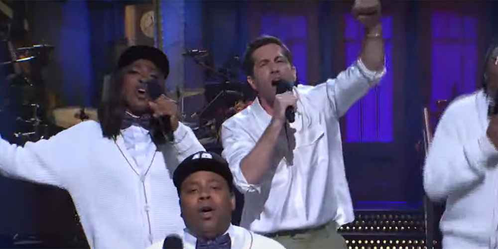 Jake Gyllenhaal Shows Off His Musical Chops, Performs Boyz II Men