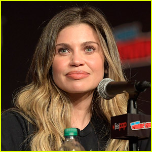 Danielle Fishel Celebrity News and Gossip | Entertainment, Photos and