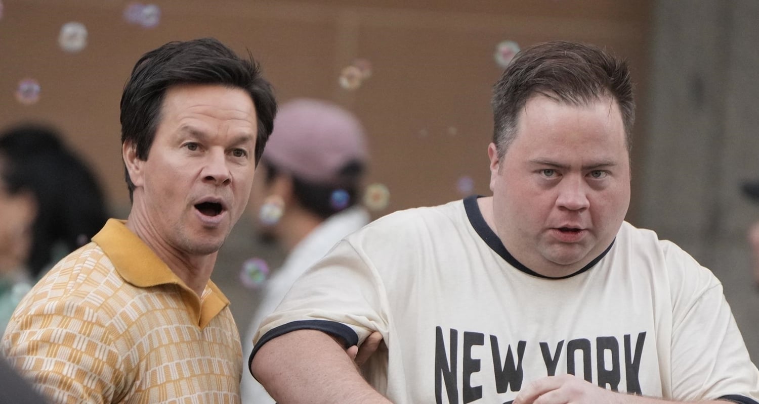 Mark Wahlberg & Paul Walter Hauser Run Through the Streets of Brisbane