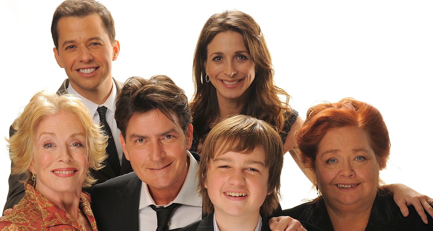 The Wealthiest ‘Two And a Half Men’ Stars Ranked From Lowest to Highest (& the Richest Has a Net Worth of $200 Million!)