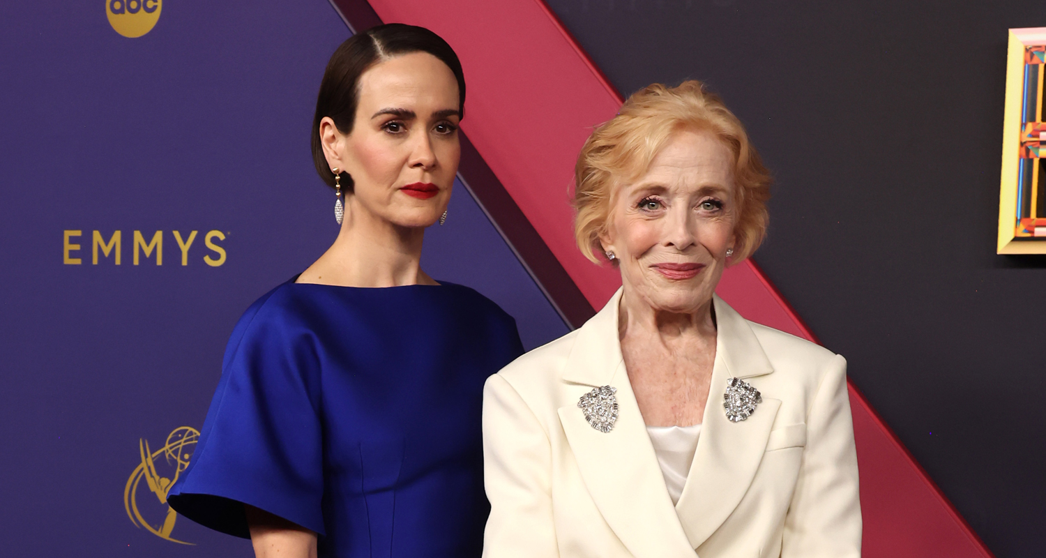 Sarah Paulson Supports Longtime Love Holland Taylor at Emmy Awards 2024(02)