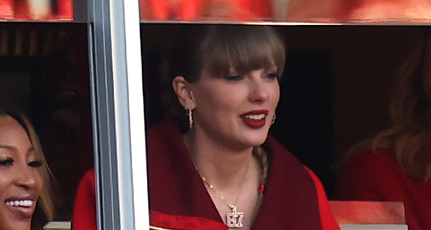 who-s-taylor-swift-sitting-with-at-chiefs-vs-raiders-game-look-inside