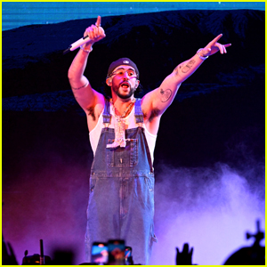 Bad Bunny Stays at No. 1 for a Second Week on Billboard 200 With 'Debí Tirar Más Fotos'!