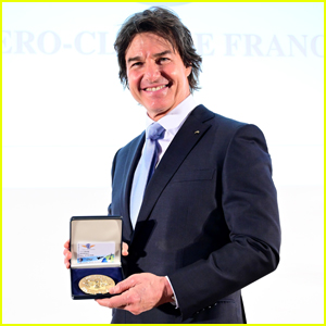 Tom Cruise Receives Grande Medaille of the Aero-Club de France!