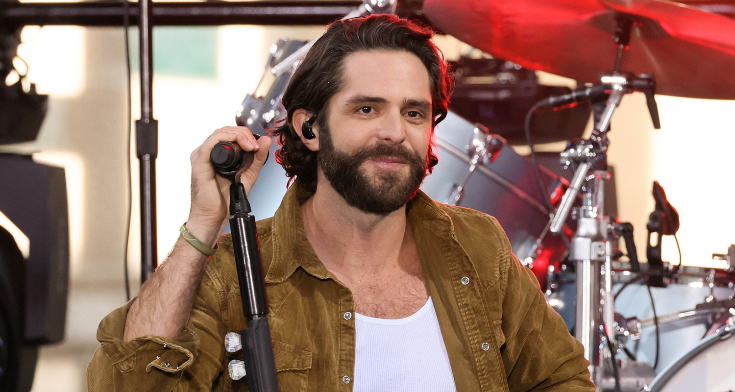 Thomas Rhett Injures Ankle During Concert in Nashville, Leaves in ...