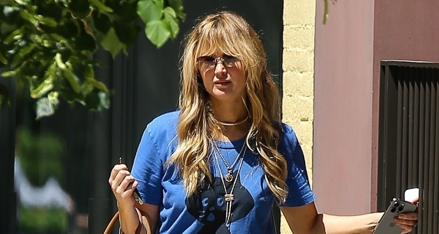 Jennifer Lawrence Goes Casual for Mother’s Day Outing in NYC