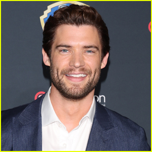 Superman’s David Corenswet Is Married with a Child: How He Met His Wife, When He Became a Dad & More Superman’s David Corenswet Is Married with a Child: How He Met His Wife, When He Became a Dad & More