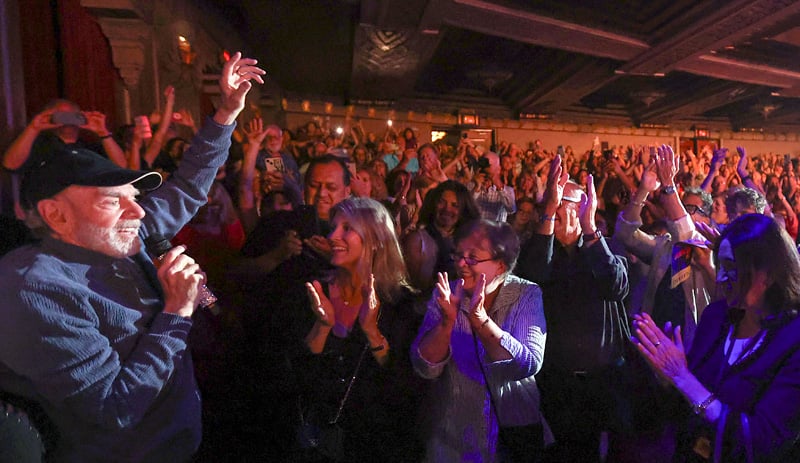 Neil Diamond Shocks Audience at ‘A Beautiful Noise’ Musical in L.A. with Surprise Performance – Watch Video!