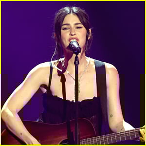 Gracie Abrams Kicks Off ‘The Secret of Us Deluxe Tour,’ Updated Set