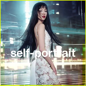 K-Pop Star Jisoo Stars In New Self-Portrait Campaign, Talks Filming Against Green Screen & Seeing Final Results K-Pop Star Jisoo Stars In New Self-Portrait Campaign, Talks Filming Against Green Screen & Seeing Final Results
