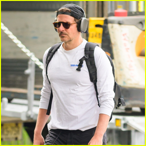 Bradley Cooper ascolta la musica mentre si dirige verso l'allenamento mattutino a New York