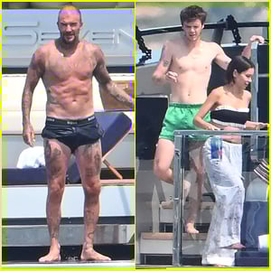 David Beckham & Son Cruz Go Go Shirtless durante le vacanze sullo yacht a Saint-Tropez