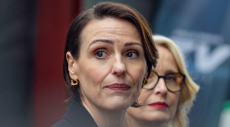 Netflix’s ‘Hostage’ Series Has People Divided, with Critics Reviews Much Stronger Than Audience Ratings | Corey Mylchreest, Hostage, Julie Delpy, Suranne Jones | Just Jared: Celebrity News and Gossip