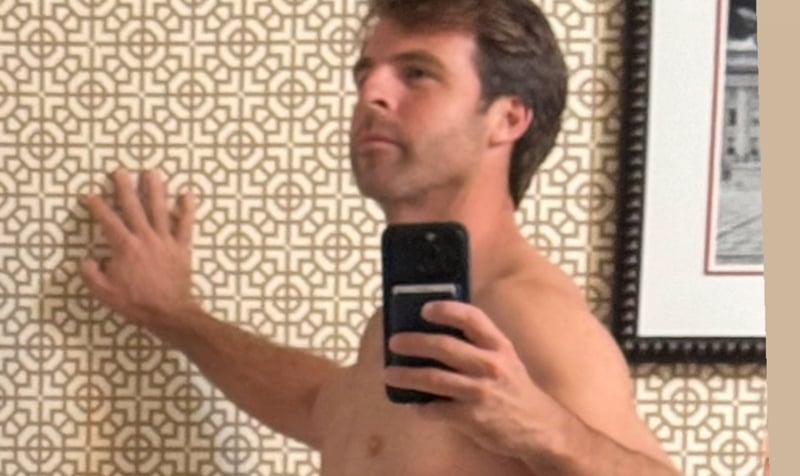Southern Charm’s Jarrett ‘JT’ Thomas Shocks Fans By Stripping Down in Hotel Selfies | Jarrett Thomas, Shirtless, southern charm | Just Jared: Celebrity News and Gossip