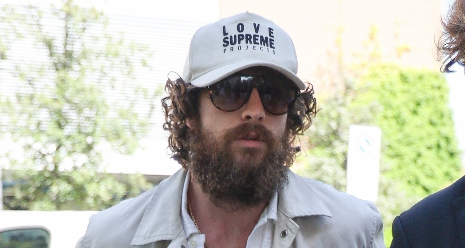 Aaron Taylor-Johnson is Nearly Unrecognizable with Bushy Beard Arriving at Venice Film Festival 2025 | Aaron Johnson, aaron taylor johnson | Just Jared: Celebrity News and Gossip