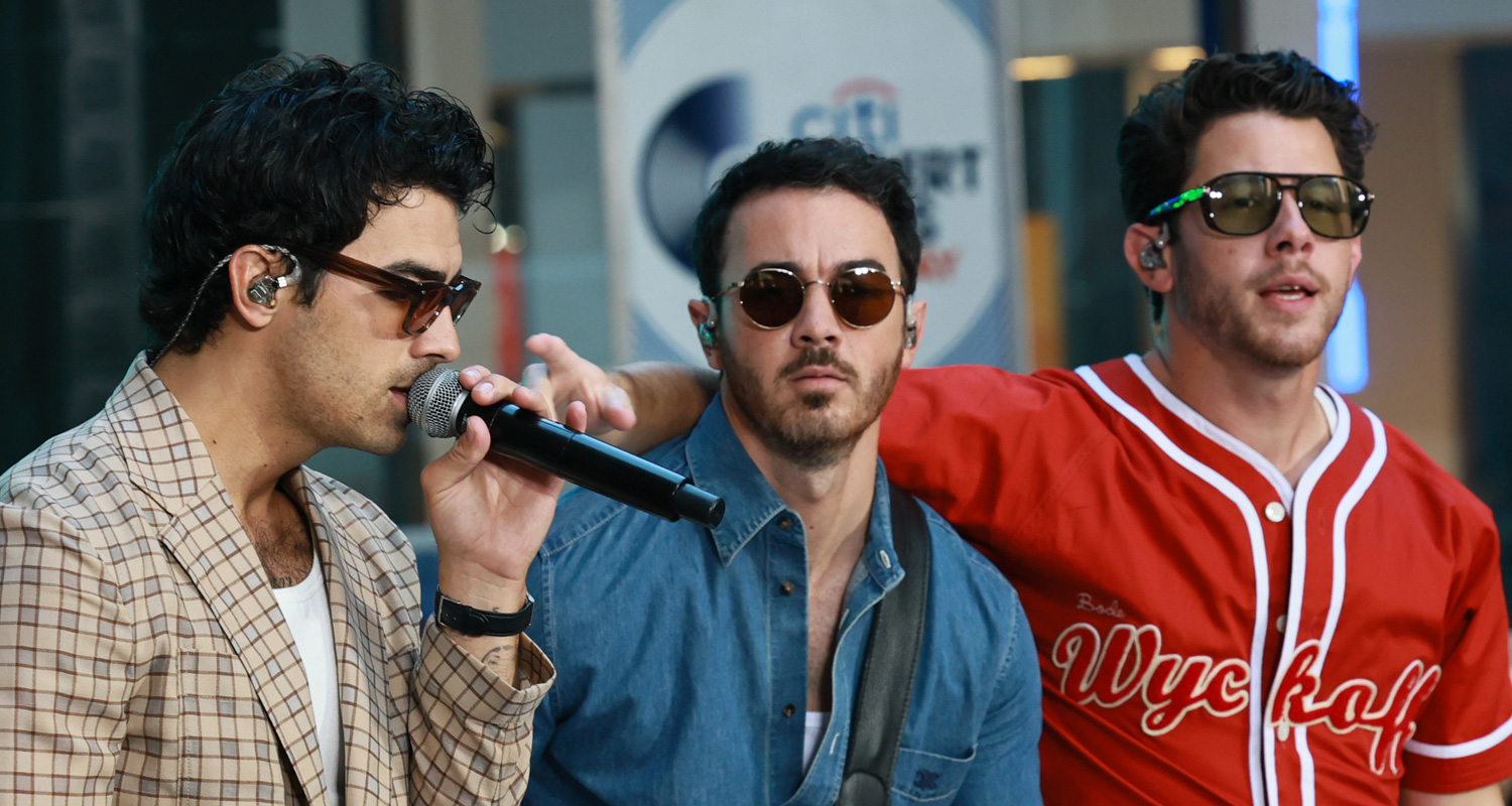 Jonas Brothers’ ‘JONAS20: Greetings From Your Hometown Tour’ 2025 – Full Set List Revealed After Opening Night at MetLife Stadium! | Joe Jonas, Jonas Brothers, Kevin Jonas, Nick Jonas, Set LIst | Just Jared: Celebrity News and Gossip