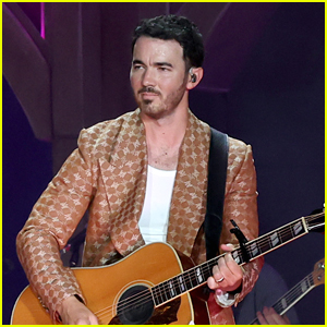 Kevin Jonas Debuts New Song & Sings Solo For First Time at Jonas