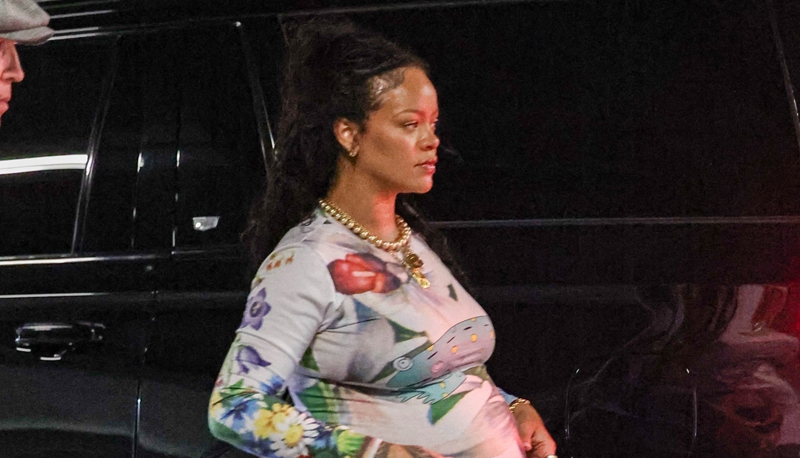 Pregnant Rihanna Lets Baby Bump Peek Out During Errands Run in Los Angeles | Pregnant Celebrities, Rihanna | Just Jared: Celebrity News and Gossip