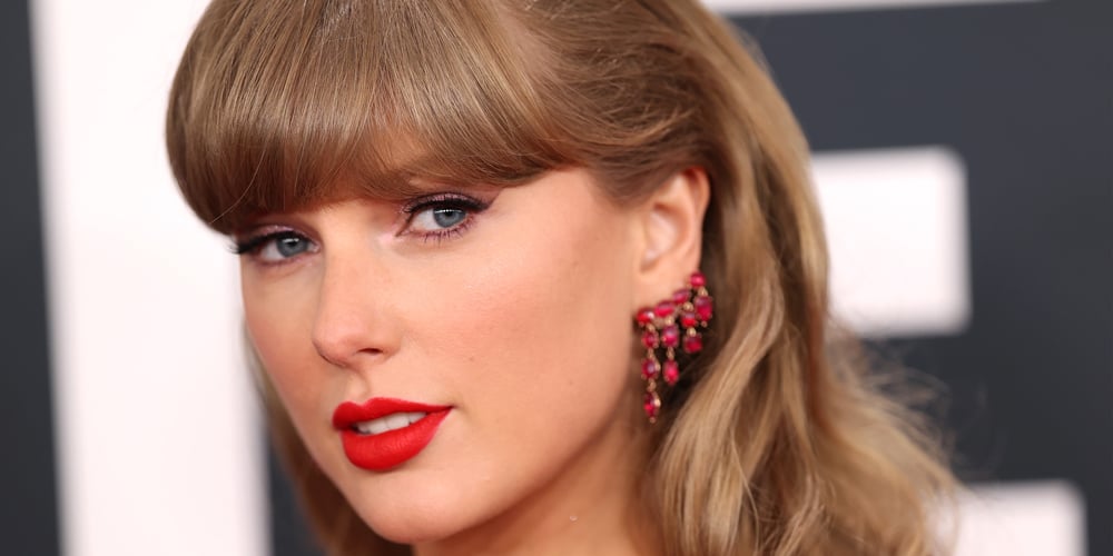 How Taylor Swift Celebrated the ‘New Heights’ Podcast Drop & the Two People That Were With Her During the Night Out!