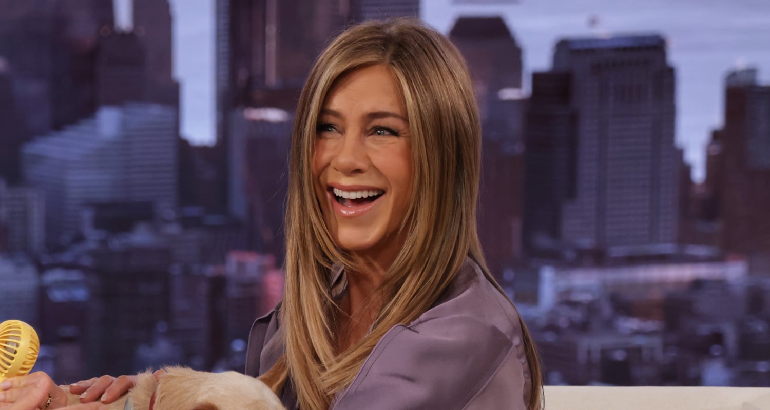 Jennifer Aniston Talks Working With Dolly Parton On ’9 to 5′ Remake & If She Would Ever Do Broadway | Dolly Parton, Jennifer Aniston | Just Jared: Celebrity News and Gossip