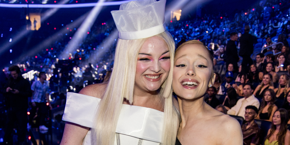 Ariana Grande Reacts to Megan Stalter Hilariously Being Mistaken for Kesha & Ava Max at MTV VMAs 2025 | 2025 MTV VMAs, Ariana Grande, Ava Max, Kesha, Megan Stalter, MTV VMAs | Just Jared: Celebrity News and Gossip