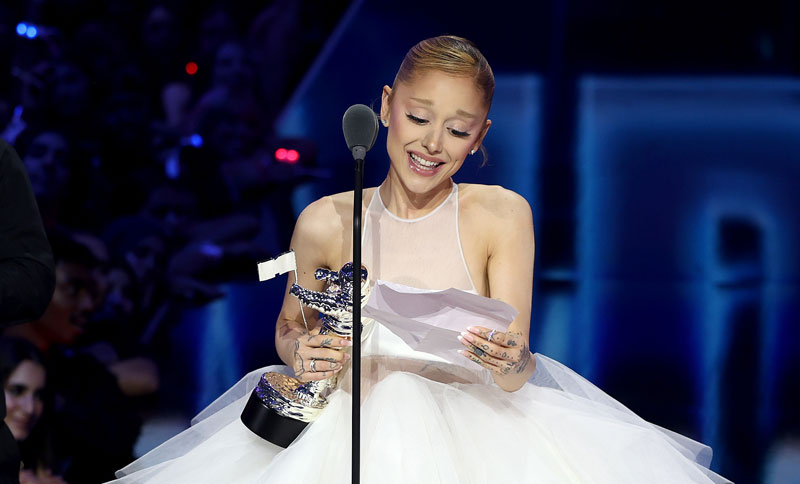 Ariana Grande Teases Upcoming Tour While Accepting Video of the Year at MTV VMAs 2025 – Watch Her Speech! | 2025 MTV VMAs, Ariana Grande, MTV VMAs | Just Jared: Celebrity News and Gossip