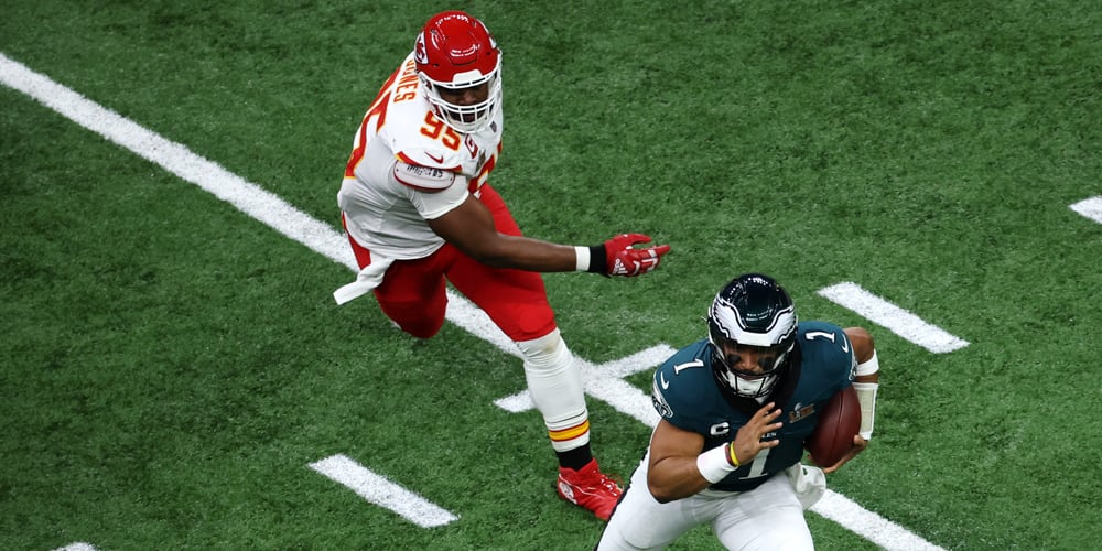 Chris Jones & Jalen Hurts’ On Field Interaction Goes Viral After Chiefs-Eagles Game, Fans Figure Out What They’re Seemingly Yelling | Chris Jones, Football, Jalen Hurts, Kansas City Chiefs, nfl, Philadelphia Eagles | Just Jared: Celebrity News and Gossip