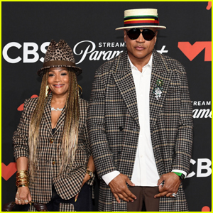 Host LL Cool J Poses With Wife Simone on the MTV VMAs 2025 Red Carpet