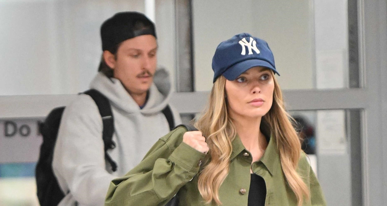 Margot Robbie Lands in NYC with Younger Brother Cameron Robbie | Cameron Robbie, Margot Robbie | Just Jared: Celebrity News and Gossip
