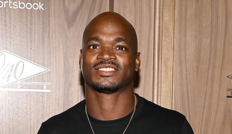 Estrella de la NFL Adrian Peterson Arrestado Nuevamente por DUI Este Año, Noticia Sorprendente 😔