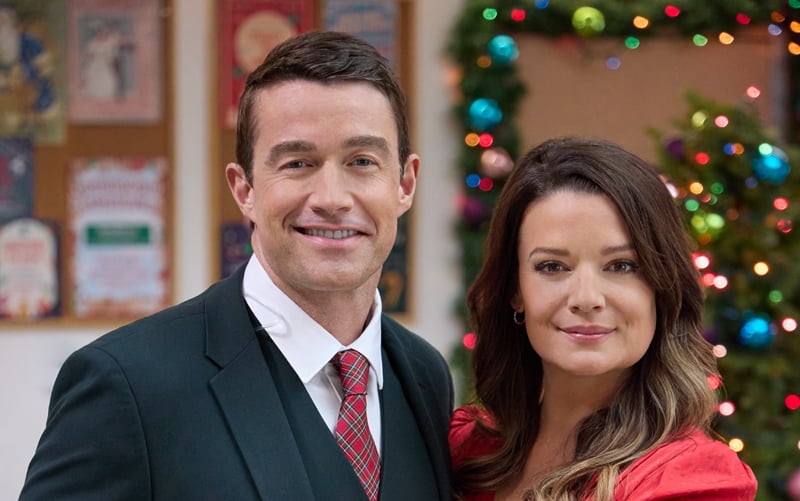 ‘Merry Christmas, Ted Cooper’ Actors Robert Buckley & Kimberely Sustad Talk About Their High School Experiences & Reuniting With Former Classmates (Exclusive) | Exclusive, Hallmark Channel, Kimberley Sustad, Robert Buckley | Celebrity News and Gossip | Entertainment, Photos and Videos