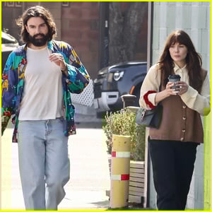 Elizabeth Olsen Steps Out for Lunch with Husband Robbie Arnett in L.A. Elizabeth Olsen Steps Out for Lunch with Husband Robbie Arnett in L.A.