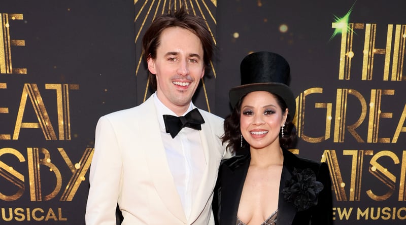 브로드웨이 스타 에바 노블자다(Eva Noblezada)와 리브 카니(Reeve Carney)가 6년 간의 동거 끝에 결혼했습니다! | 에바 노블자다(Eva Noblezada), 리브 카니(Reeve Carney), 웨딩 | 유명인 뉴스 및 가십 | 엔터테인먼트, 사진 및 비디오 브로드웨이 스타 에바 노블자다(Eva Noblezada)와 리브 카니(Reeve Carney)가 6년 간의 동거 끝에 결혼했습니다! | 에바 노블자다(Eva Noblezada), 리브 카니(Reeve Carney), 웨딩 | 유명인 뉴스 및 가십 | 엔터테인먼트, 사진 및 비디오